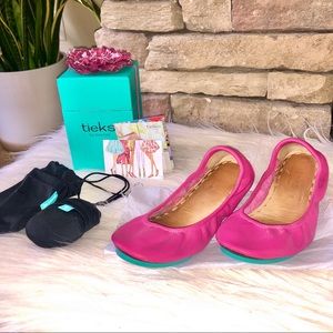 Fuchsia Tieks, original packaging + travel tote.
